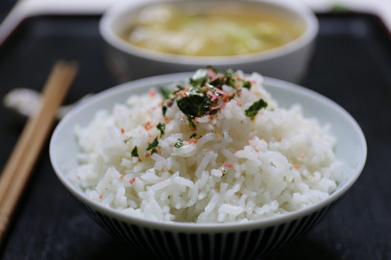 bữa ăn của người Nhật không thể thiếu bát cơm trắng