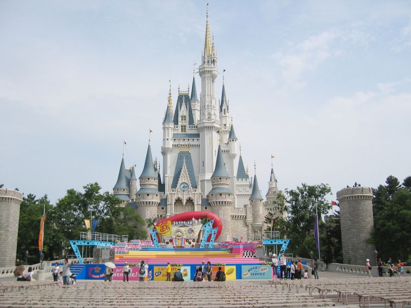 Tokyo Disneyland tạm đóng cửa vì virus Corona