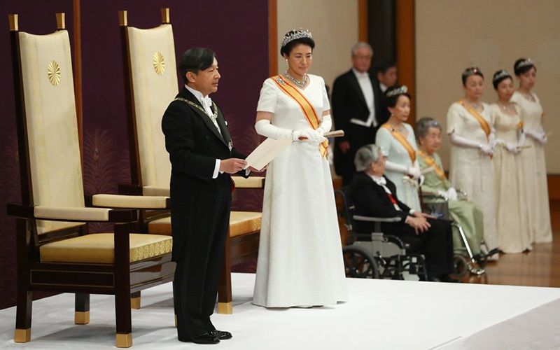 Thiên hoàng Naruhito và Hoàng hậu Masako trong buổi lễ nhậm chức